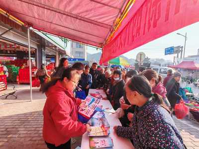基長鎮(zhèn)普法進集市 法律‘干貨’惠萬家，社會經濟咨詢助力民生